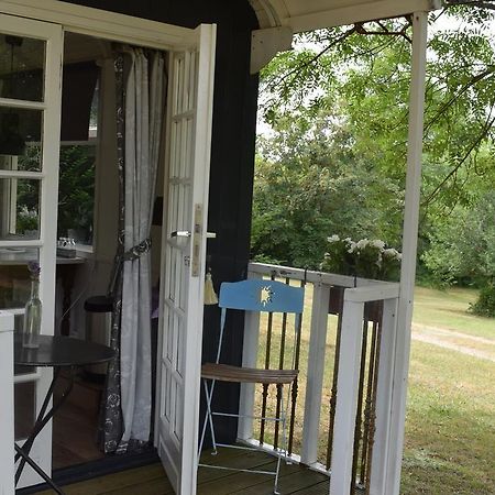 Camping Chez Francis Bed & Breakfast Loupiac  Exterior photo