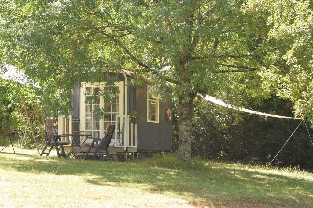 Camping Chez Francis Bed & Breakfast Loupiac  Exterior photo