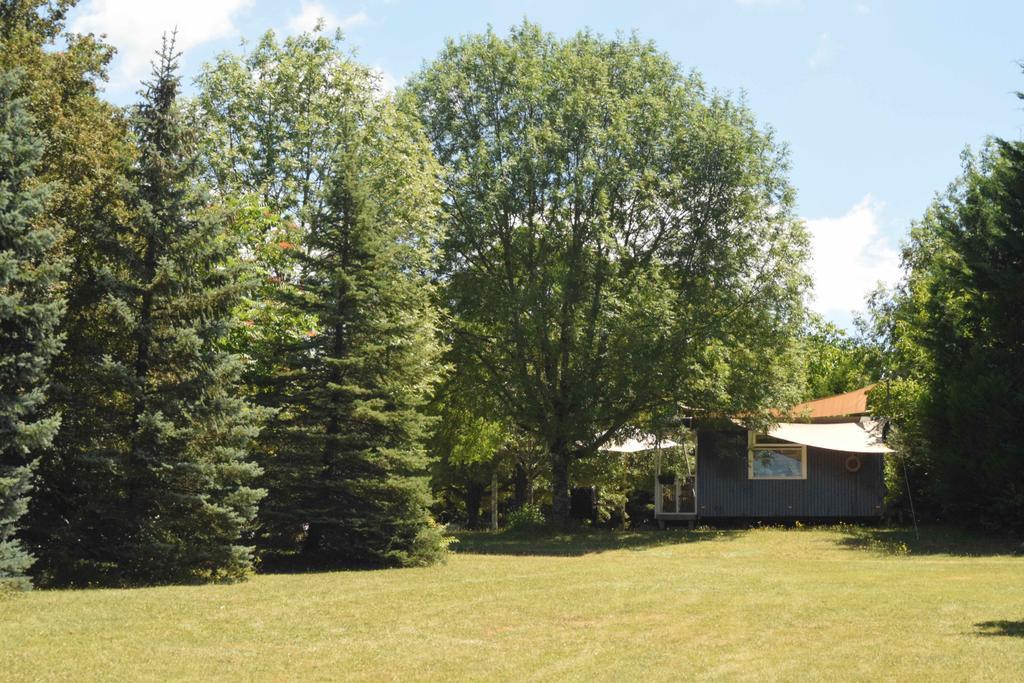 Camping Chez Francis Bed & Breakfast Loupiac  Exterior photo